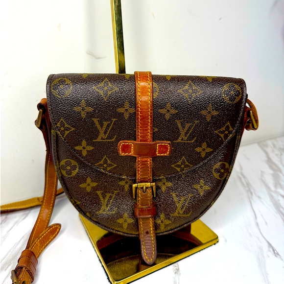 Louis Vuitton Monogram Chantilly PM Crossbody Bag. In very good condition. - Picture 1 of 14